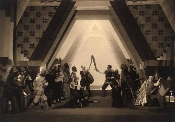 Skats no Raiņa lugas "Uguns un nakts" iestudējuma. Režisors Jānis Kļava. Jelgavas Latviešu teātris, Jelgava, 1928. gads.