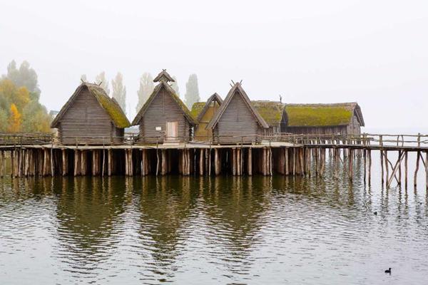 Neolīta un bronzas laikmeta ezermītnes pie Konstancas ezera jeb Bodenezera Vācijā. 23.10.2016.