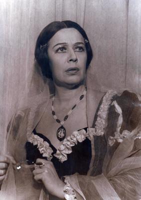 Ērika Ferda Ģertrūdes lomā Onorē de Balzaka lugas "Pamāte" iestudējumā. 1952. gads.