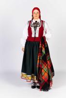 6. attēls. Kurzemes (Virga) sievas goda apģērbs. Tautas tērpu izstāde Vecpiebalgā. 2022. gads.