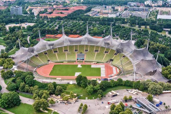 Minhenes olimpisko spēļu stadiona trošu pārsegums (1972) bija inženiera un arhitekta Freija Paula Oto (Frei Paul Otto) inovācija. Vācija, 09.06.2018.