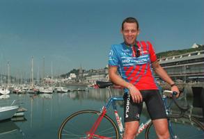 Lānss Ārmstrongs pirms starta sacensībās Tour de France. Francija, 30.06.1995.