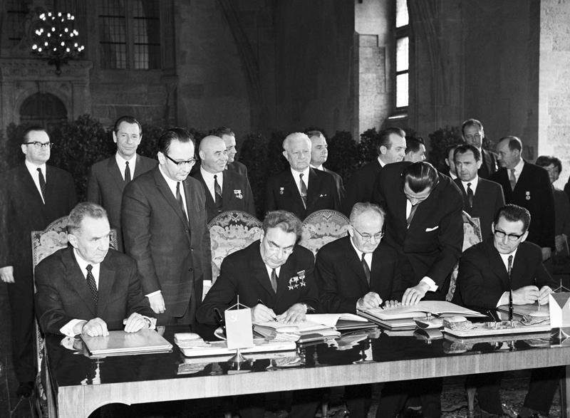 PSRS un Čehoslovākijas draudzības un sadarbības līguma parakstīšana. Prāga, Čehoslovākijas Sociālistiskā Republika, 1970. gads.