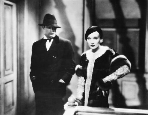 Kerijs Grānts un Marlēne Dītriha filmā "Blondā Venēra". 1932. gads.