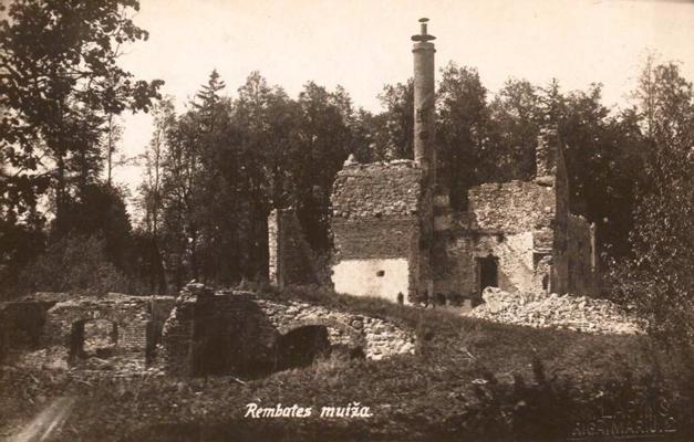 Pirmā pasaules kara laikā sagrautā Rembates muiža. Rembate, 1921. gads.