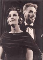 Lidija Freimane Stellas Kempbelas lomā un Edgars Zīle Džordža Bernarda Šova lomā iestudējumā “Mīļais melis”. 1962. gads.
