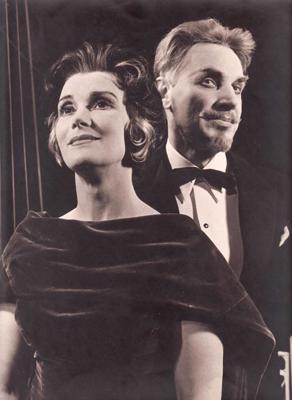 Lidija Freimane Stellas Kempbelas lomā un Edgars Zīle Džordža Bernarda Šova lomā iestudējumā “Mīļais melis”. 1962. gads.