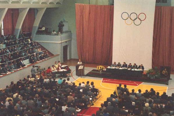 Latvijas Olimpiskās komitejas atjaunošanas konference Rīgā, Daugavas Sporta namā. 19.11.1988.