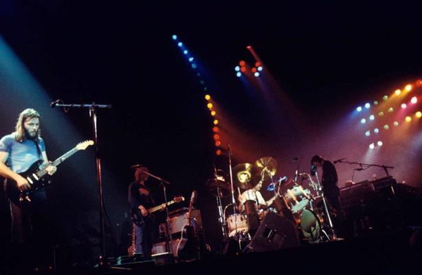 Pink Floyd albuma "Animals" koncerttūrē. Lielbritānija, 1977. gads.