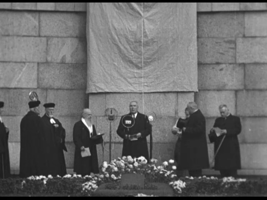 Pieminekļa atklāšana pirmajam Latvijas Valsts prezidentam Jānim Čakstem Meža kapos. Rīga, 1935. gads.