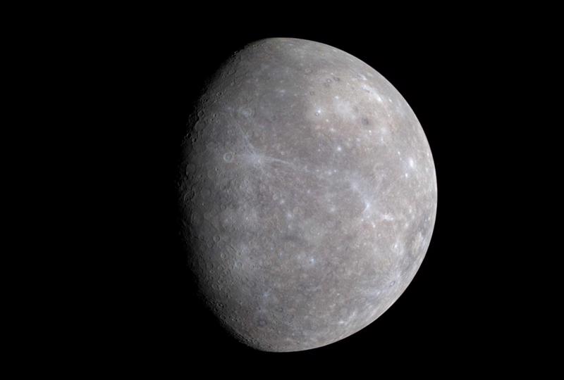 Meteorītu krāteri uz Merkura virsmas. Starpplanētu zondes Messenger uzņēmums. 30.01.2008.