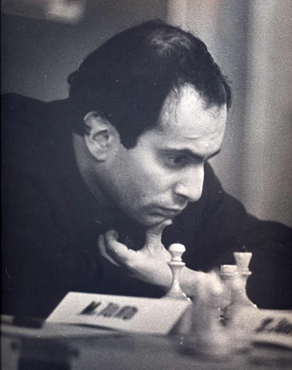 Mihails Tāls šaha spēles laikā, 20. gs. 60. gadi.