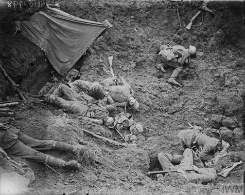 Bumbas sprādzienā bojā gājušie vācu karavīri Pilkemridžas (Pilckem Ridge) kaujas laikā. 31.07.1917.