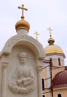 Piemineklis Pjotram Vrangelim pie Sv. Andreja katedrāles. Kerča, Krimas pussala, Ukraina. 21.09.2016.