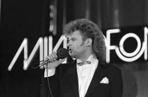 Igo uzstājas dziesmu konkursā "Mikrofons ‘86". 12.1986.