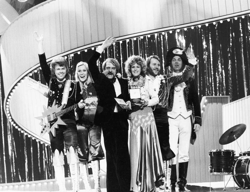 Zviedru popgrupas ABBA uzvara Eirovīzijas dziesmu konkursā 1974. gadā.
