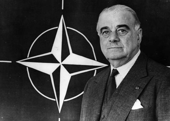 Pirmais NATO ģenerālsekretārs lords Heistingss Ismejs. 1952. gads.