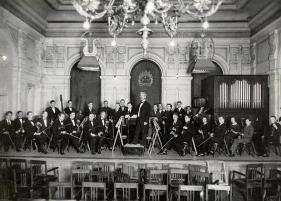 Latvijas Konservatorijas studentu simfoniskais orķestris Augusta Junga vadībā. Rīga, 1929. gads.