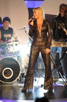 Kima Vailda uzstājas šovā "Pop 2003" Berlīnē. Vācija, 24.11.2003.