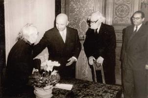 No kreisās: Marija Zaļkalne, Eduards Kalniņš, Teodors Zaļkalns savā 85 gadu jubilejā. Rīga, 30.11.1961.