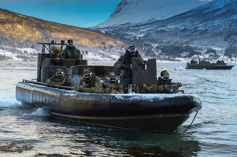 NATO mācību “Cold Response” laikā tiek trenētas uzbrukšanas spējas pludmalē auksta laika apstākļos. Norvēģija, 01.02.2016.