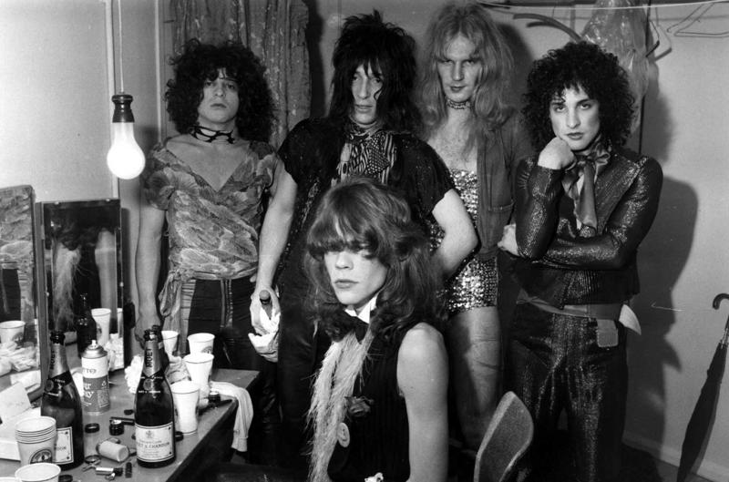 New York Dolls. Priekšplānā Deivids Džohansens, aiz viņa no kreisās: Billijs Mursija, Džonijs Tanderss, Arturs Keins un Silveins Silveins. 30.10.1972.
