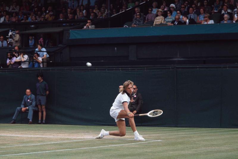 Bjerns Borgs debitē Vimbldonas tenisa turnīrā ceturtdaļfināla spēlē pret Rodžeru Teiloru. Anglija, 03.07.1973.