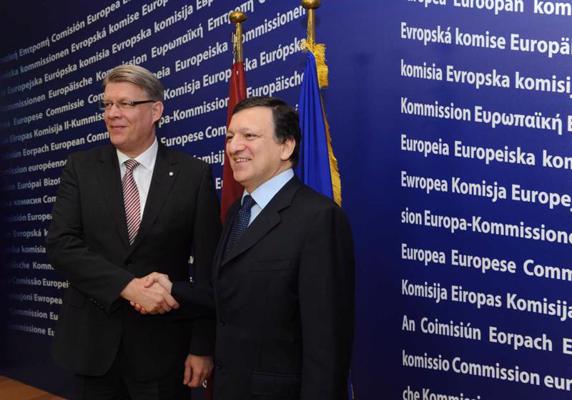 Valdis Zatlers tiekas ar Eiropas Komisijas prezidentu Žozē Manuelu Barrozu (José Manuel Barroso). Brisele, 09.12.2008.
