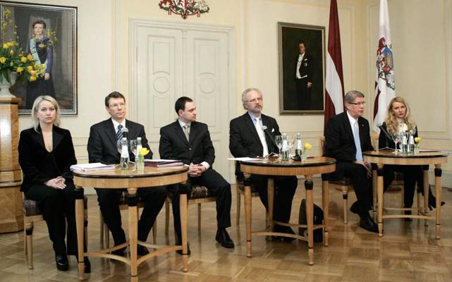 Valsts prezidenta Konstitucionālo tiesību komisija preses konferencē. Rīgas pils, 18.03.2008.