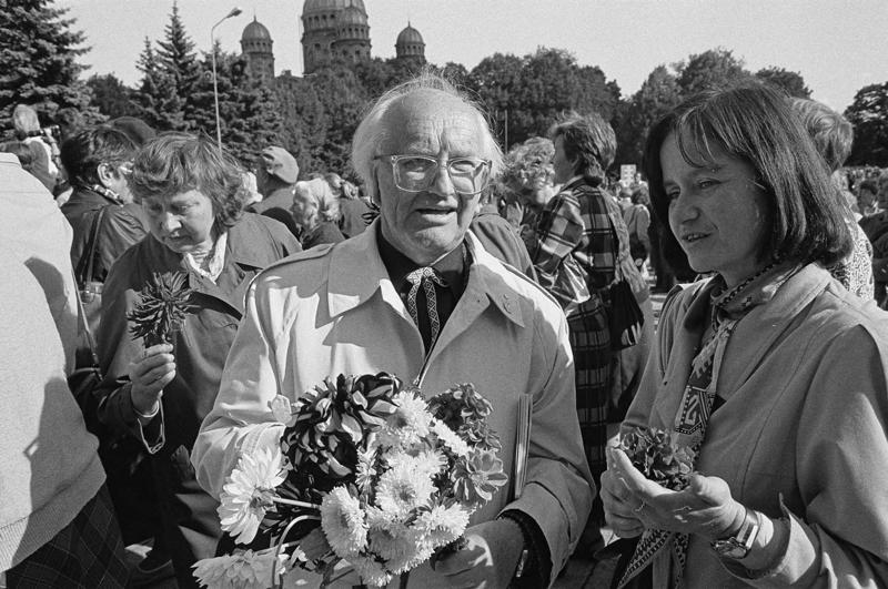 Andrejs Irbe Dzejas dienās kopā ar Annu Žīguri. Rīga, 1989. gads.