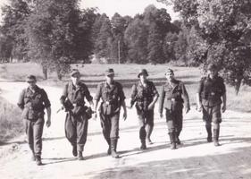 Latviešu leģiona 19. divīzijas leģionāri atkāpšanās laikā pie Cesvaines. 08.1944.