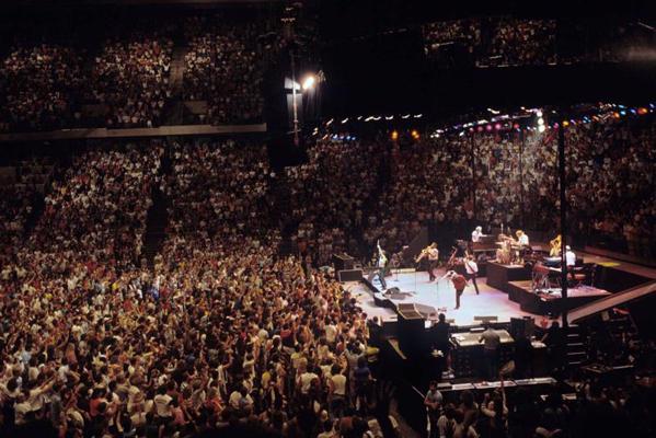Brūss Springstīns uzstājas ar The E Street Band. Īstraterforda, Ņūdžersijas pavalsts, ASV, 11.08.1984. 
