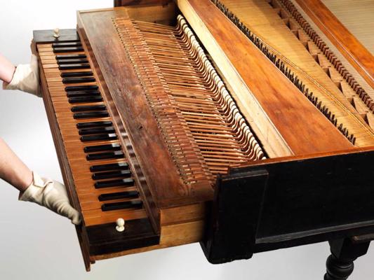 Bartolomeo Kristofori radītais klavieru tipa instruments. Florence, Itālija, 1720. gads.
