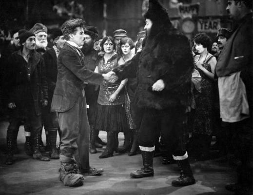 Čārlijs Čaplins un Maks Sveins (Mack Swain) Lielā Džima Makkeja lomā filmā "Zelta drudzis", 1925. gads.