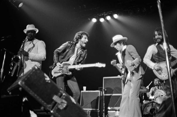 Brūss Springstīns un The E Street Band Born to Run tūres koncertā. Redbanka, Ņūdžersijas pavalsts, ASV, 11.10.1975.