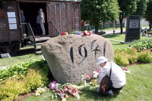 Komunistiskā genocīda upuru piemiņas diena Torņkalna stacijā, Rīgā, 14.06.2012.