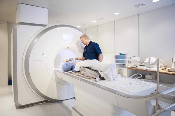 MRI ierīce medicīnisko izmeklējumu veikšanai.