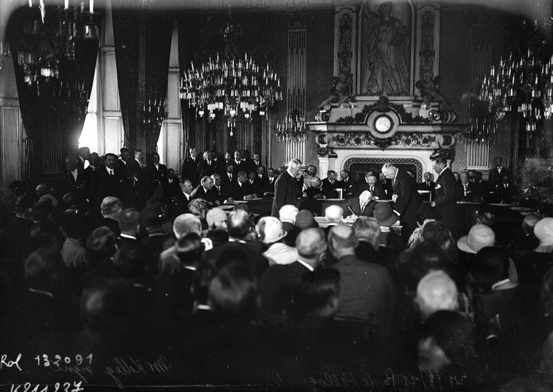 Briāna–Kelloga pakta parakstīšana. Parīze, 27.08.1928.