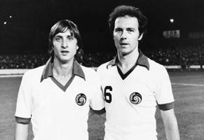 Futbolisti Hendriks Johaness Kruifs un Francs Bekenbauers, 1978. gads.