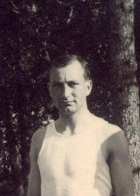 Adalberts Bubenko vieglatlētikas sacensībās Valkas sporta biedrības laukumā, 1931. gads.