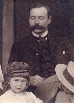 Jānis Poruks ar meitu Karmenu. 1907. gads.
