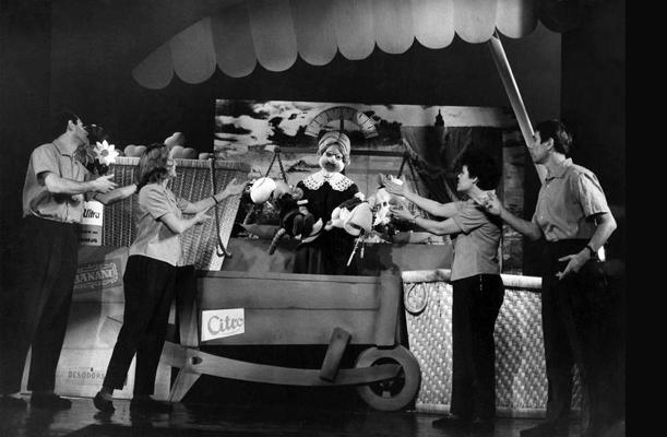Aina no leļļu teātra izrādes "Pifa piedzīvojumi". 1968. gads.