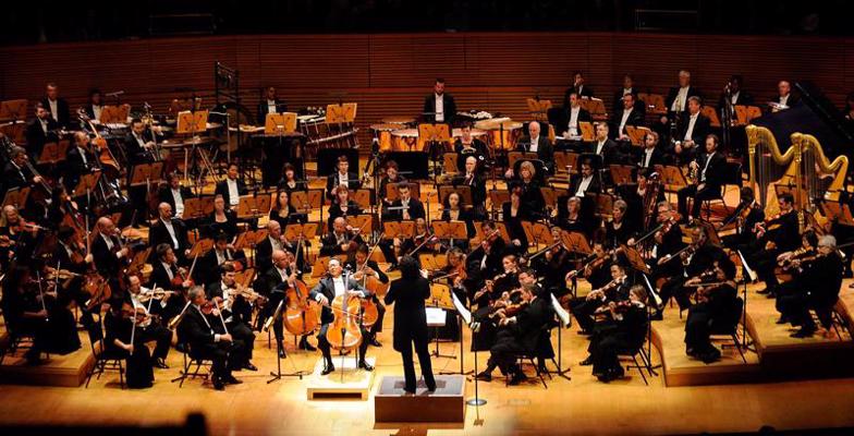 Čellists Jo-Jo Ma un Losandželosas filharmonijas orķestris Volta Disneja koncertzāles desmitgades koncertā. 30.09.2013.