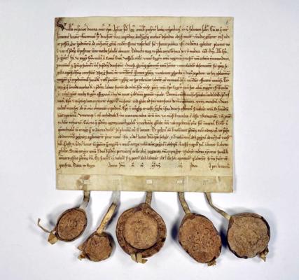 Rīgas pilsētas senākā zīmoga nospiedums atrodams pie līguma starp Rīgas rāti un Zobenbrāļu ordeni, 1226. gads.