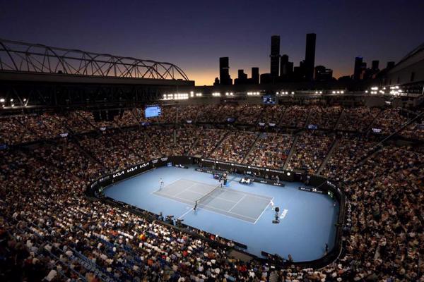 Australian Open tenisa turnīra pusfināla vienspēle starp serbu Novāku Džokoviču un amerikāni Tomiju Polu (Tommy Paul) Melburnas parkā. Austrālija, 27.01.2023.