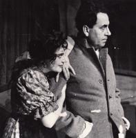 Lilita Bērziņa Matildes lomā un Eduards Smiļģis Krustiņa lomā Rūdolfa Blaumaņa lugas "Pazudušais dēls" iestudējumā. 1936. gads.
