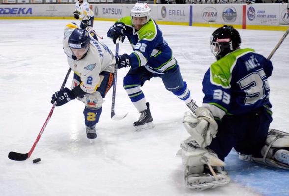 Latvijas hokeja virslīgas pusfināla spēle starp hokeja kluba “Mogo” un hokeja kluba “Kurbads” komandu.