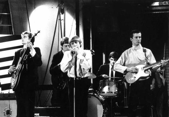 The Yardbirds: Pols Semvels-Smits, Kīts Relfs, Kriss Dreža, Džims Makartijs, Ēriks Kleptons. Lielbritānija, 1964. gads.