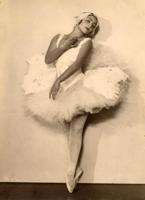 Helēna Tangijeva-Birzniece Pētera Čaikovska baletā "Gulbju ezers". Rostoka, 20. gs. 30. gadi.