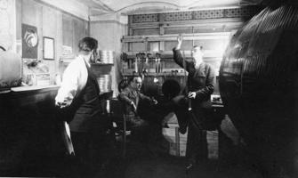 Filmas "Lāčplēsis" uzņemšanas laikā laboratorijā. No kreisās: operators Jānis Sīlis, A. Daņiļevskis, režisors Aleksandrs Rusteiķis. 1929. gads.